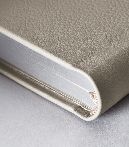 Hieronymus notebooks leather notebook h4 cow leather light grey a000665 detail1
