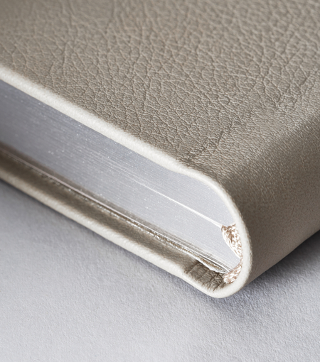 Hieronymus notebooks leather notebook h5 cow leather light grey a000679 detail1
